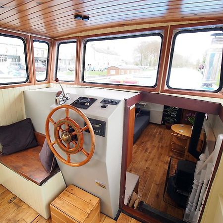 Roisin Dubh Houseboat Hotel Sallins ภายนอก รูปภาพ