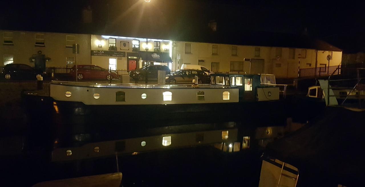 Roisin Dubh Houseboat Hotel Sallins ภายนอก รูปภาพ