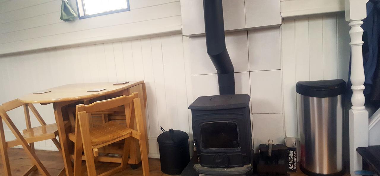 Roisin Dubh Houseboat Hotel Sallins ภายนอก รูปภาพ