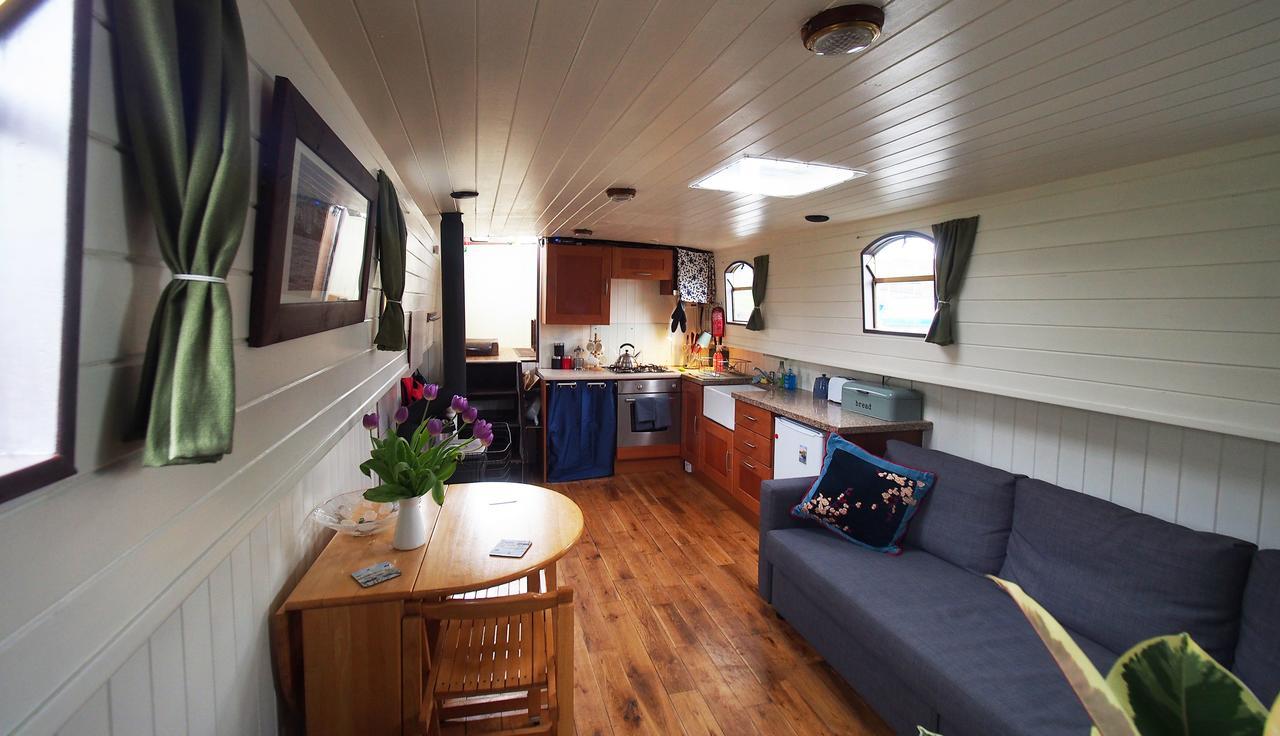 Roisin Dubh Houseboat Hotel Sallins ภายนอก รูปภาพ